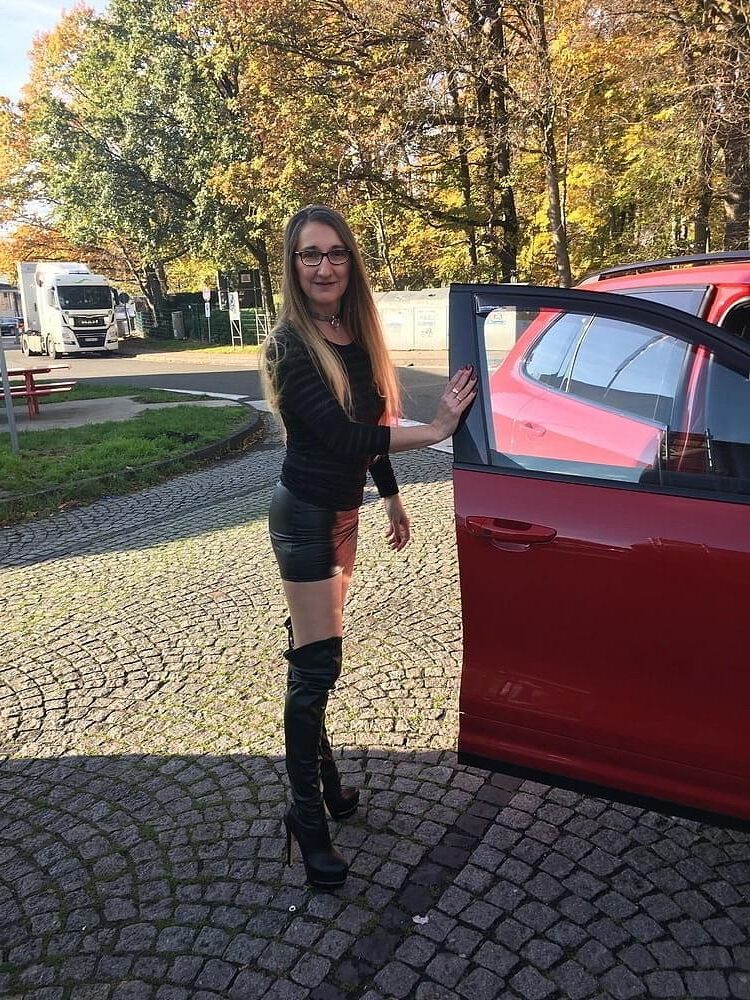 Helene wears her slutty boots