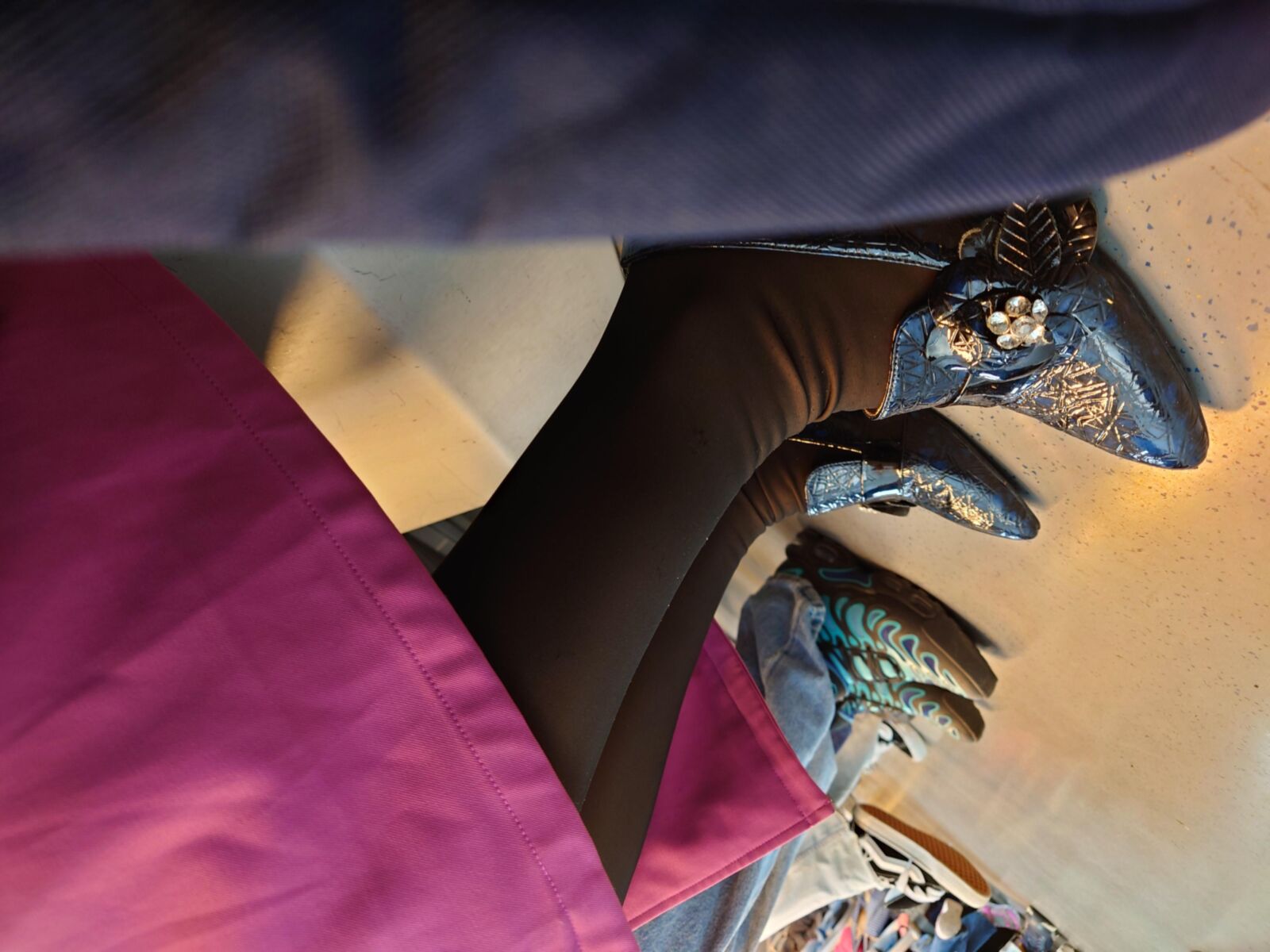 Nylons asiáticos en bombas elegantes