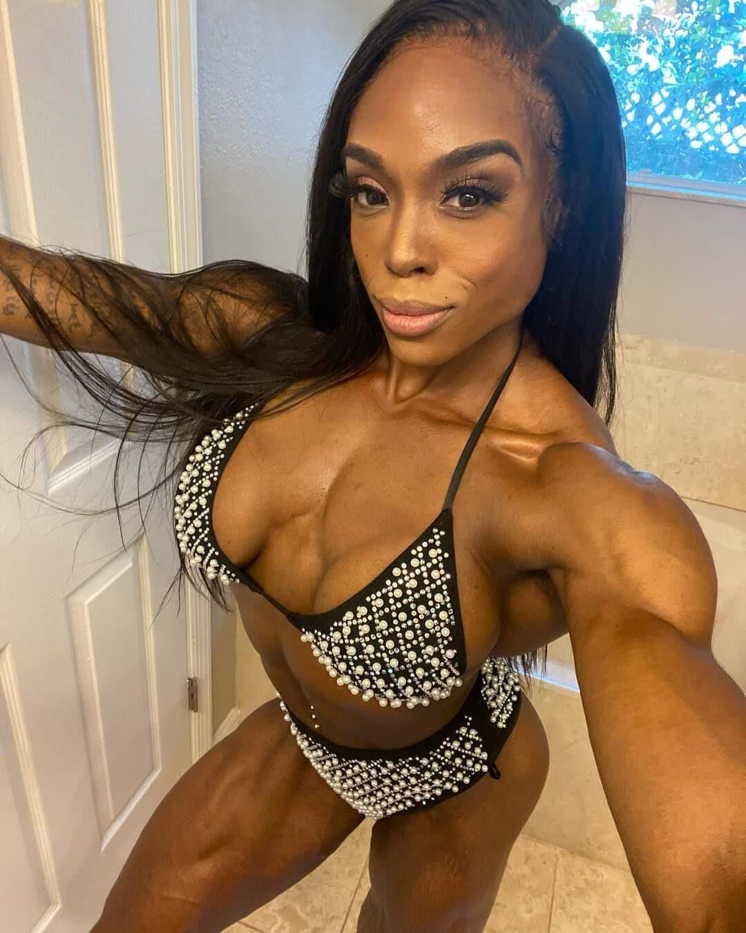 Chicas musculares al azar