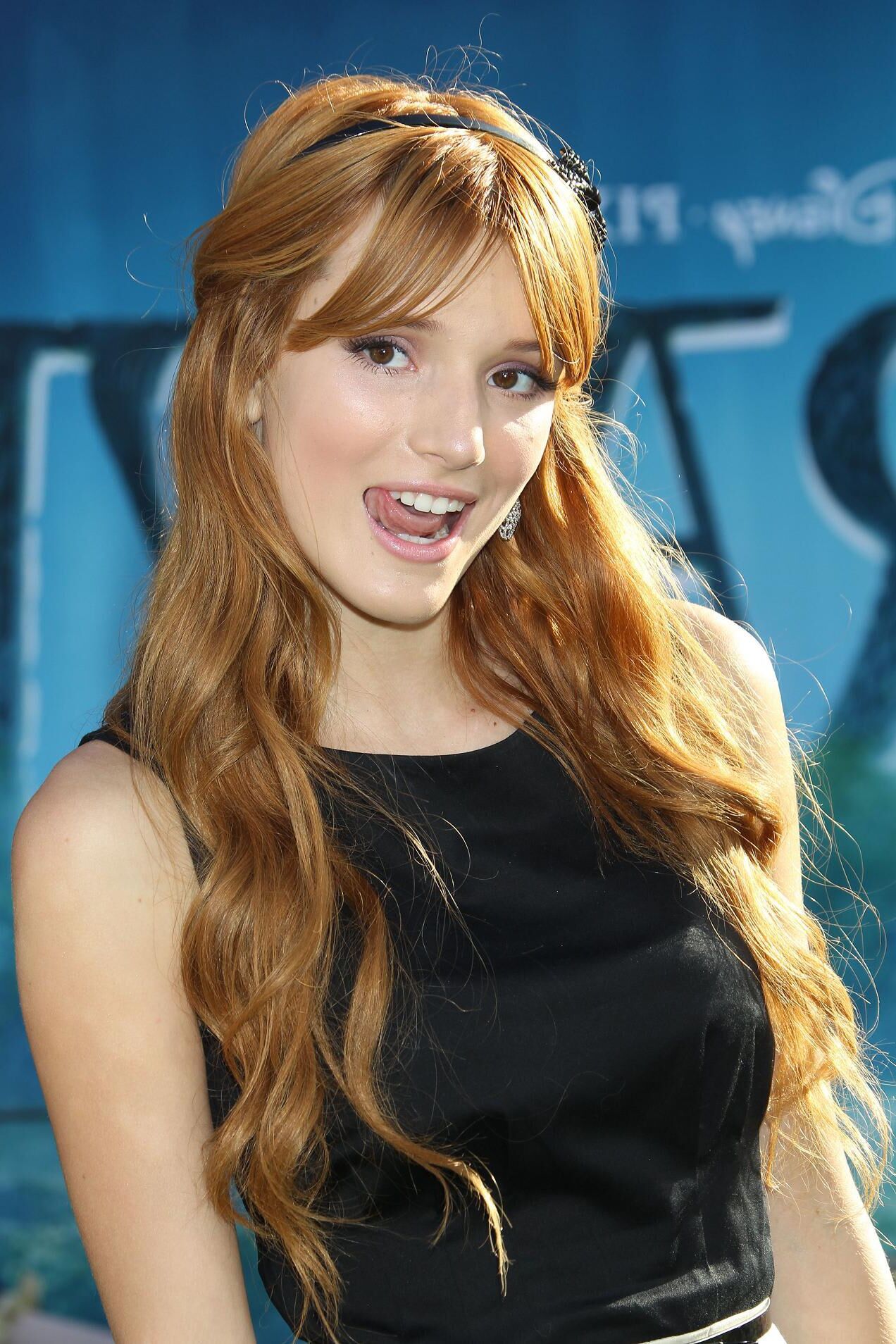 Celeb adolescente Bella Thorne, curvas que impresionan no solo a los productores