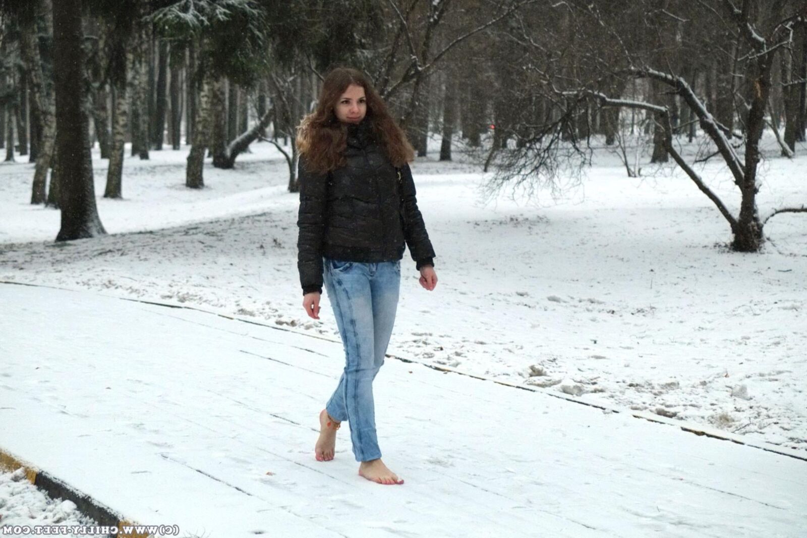 Pés (solas, sujo, cheirar) neve