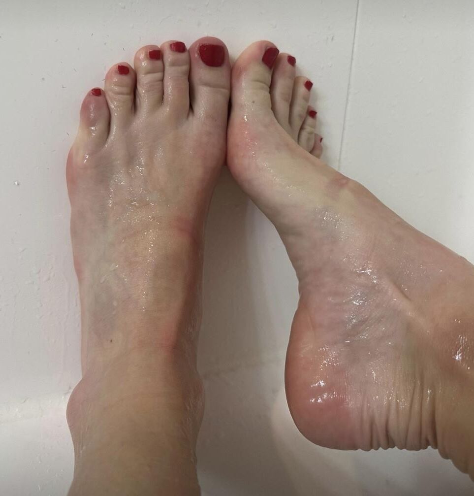 クリスティンの濡れたボール排水アーチのセクシーなクローズアップ！