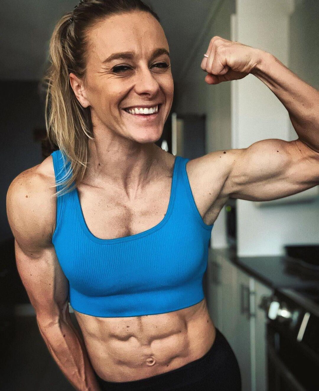 Chicas musculares al azar