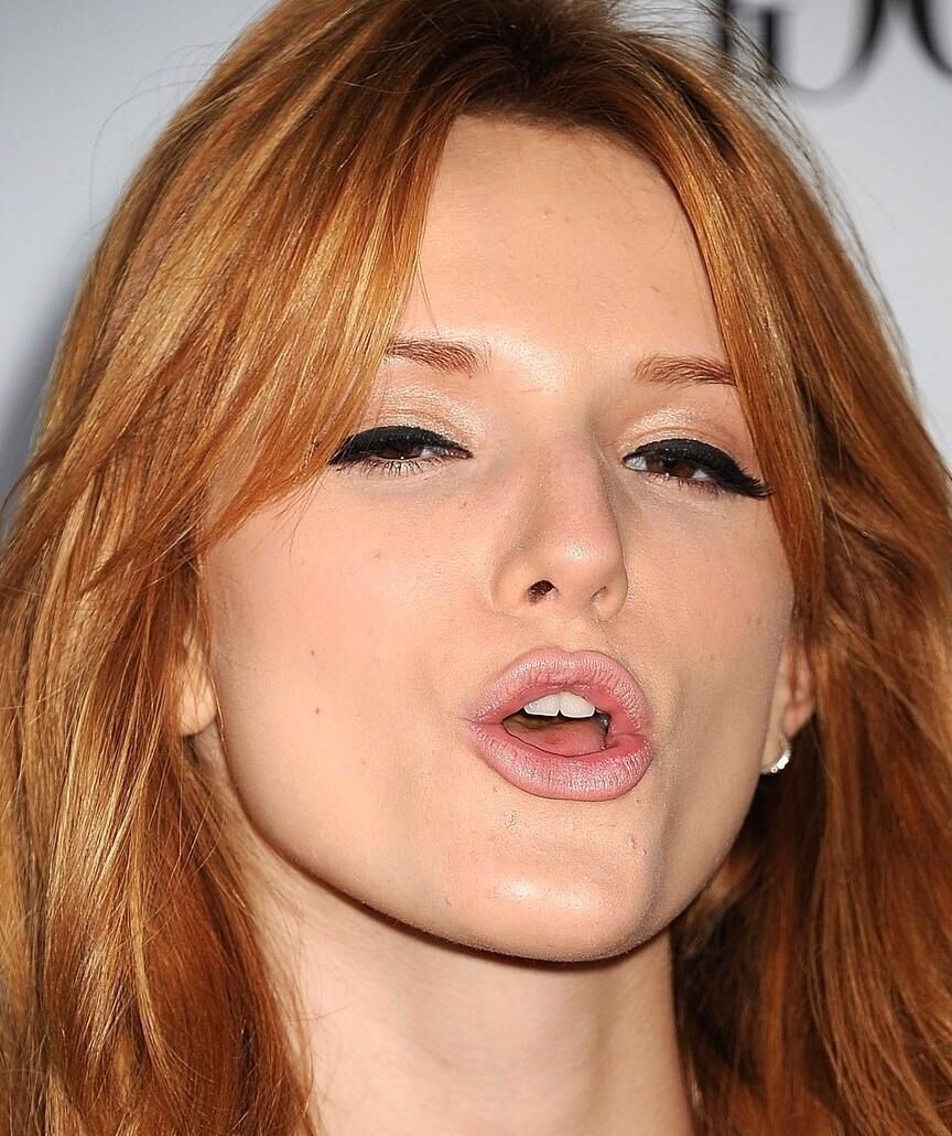 Celeb adolescente Bella Thorne, curvas que impresionan no solo a los productores