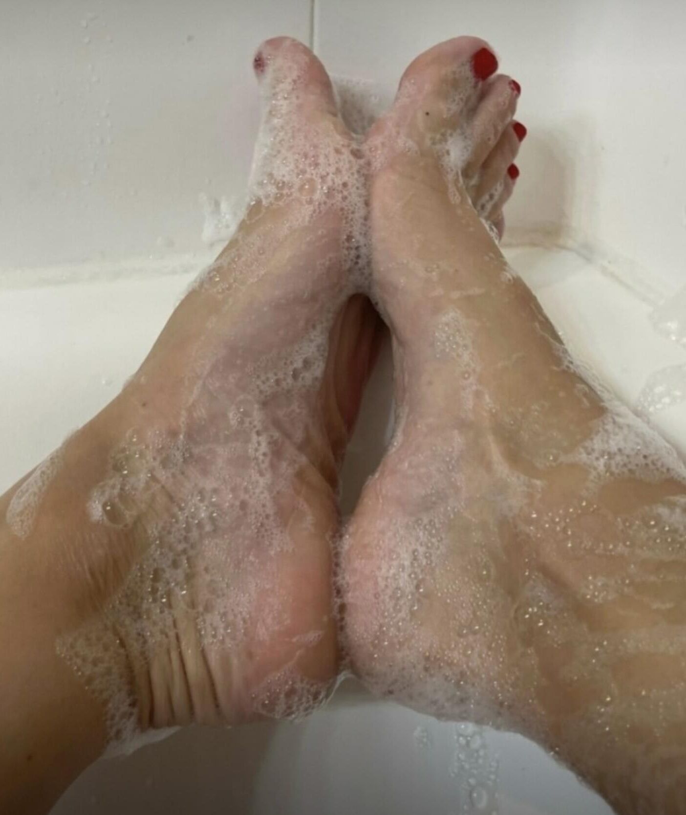 クリスティンの濡れたボール排水アーチのセクシーなクローズアップ！