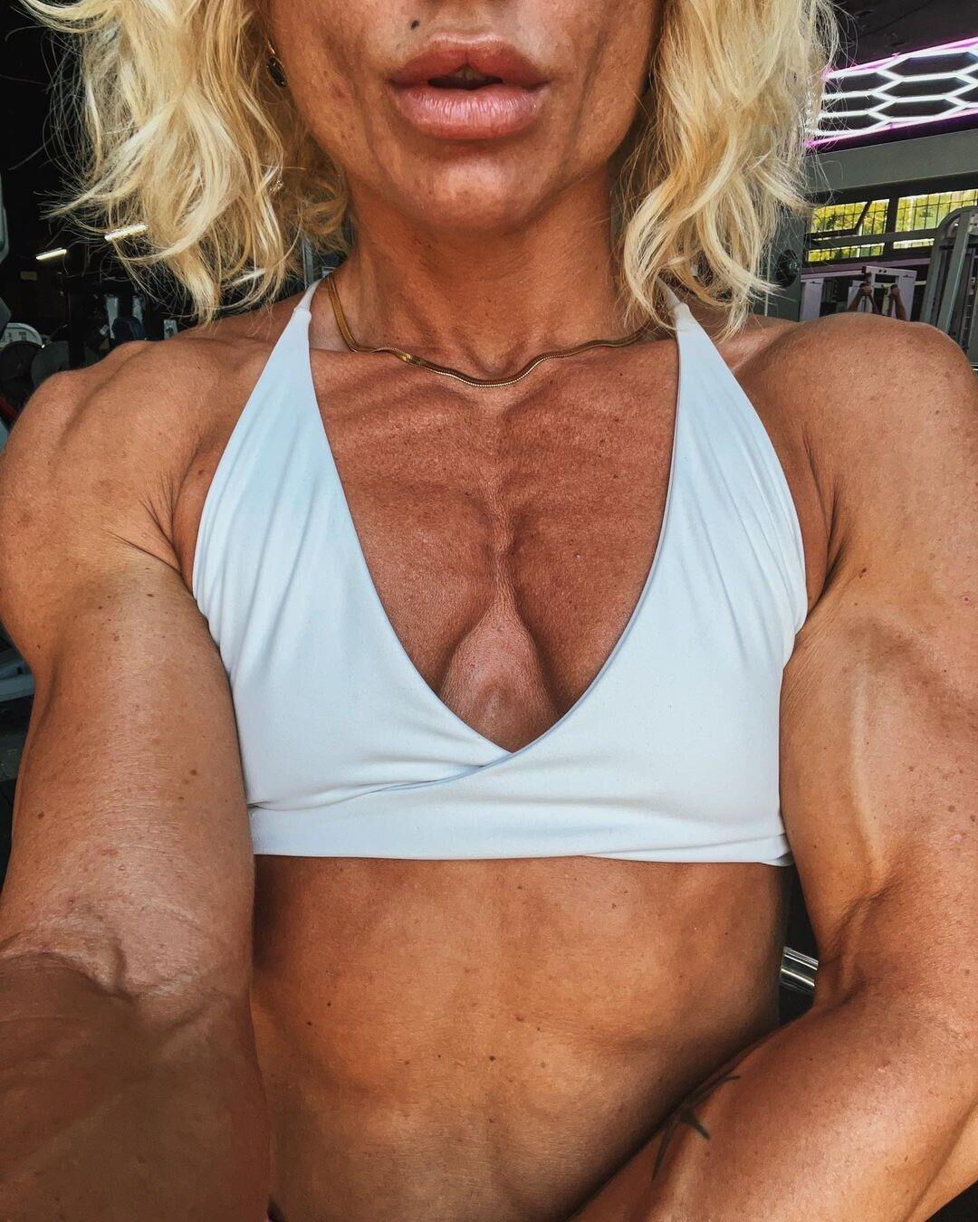 Chicas musculares al azar