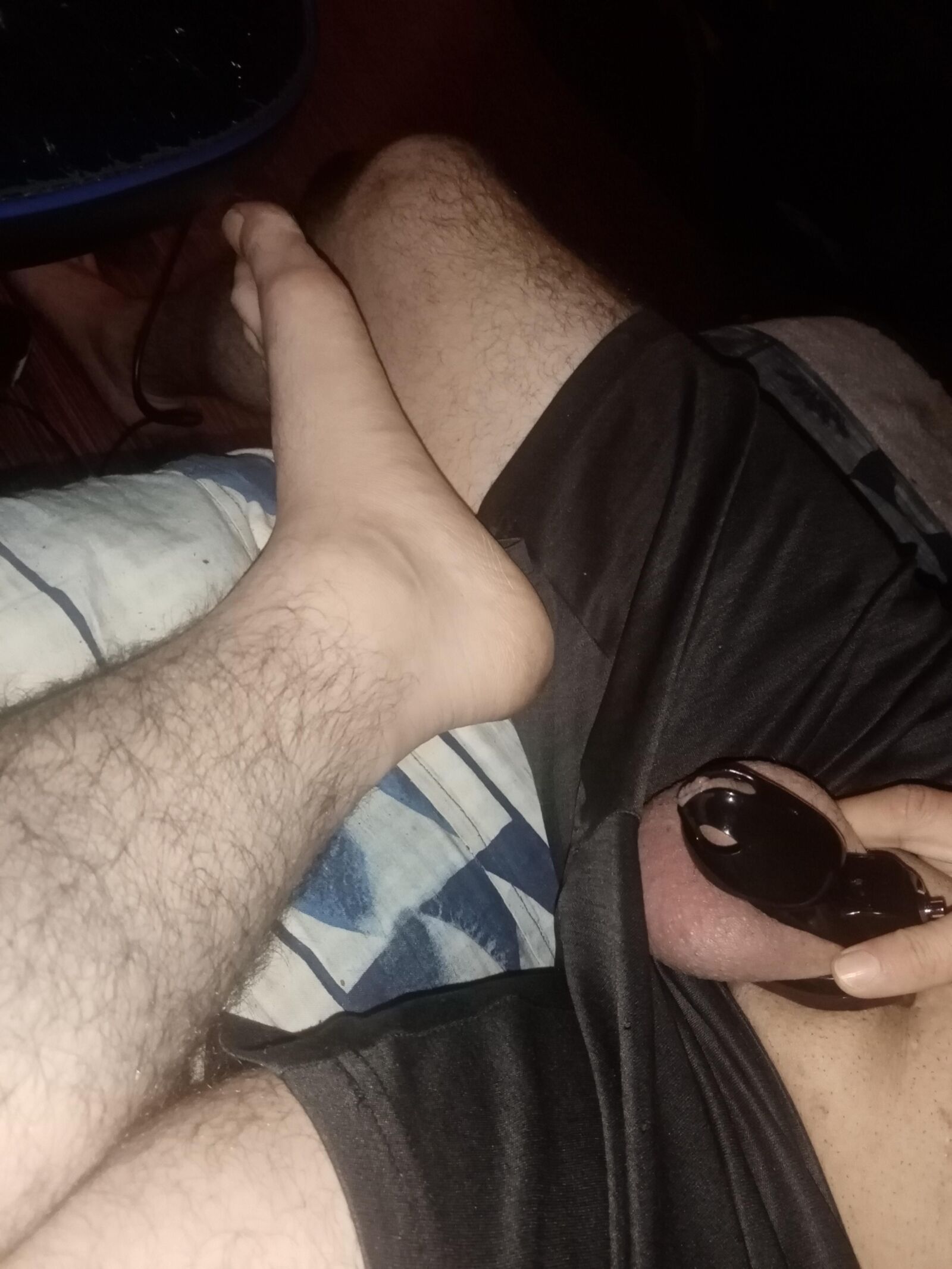 Greg en chasteté et short lisses!