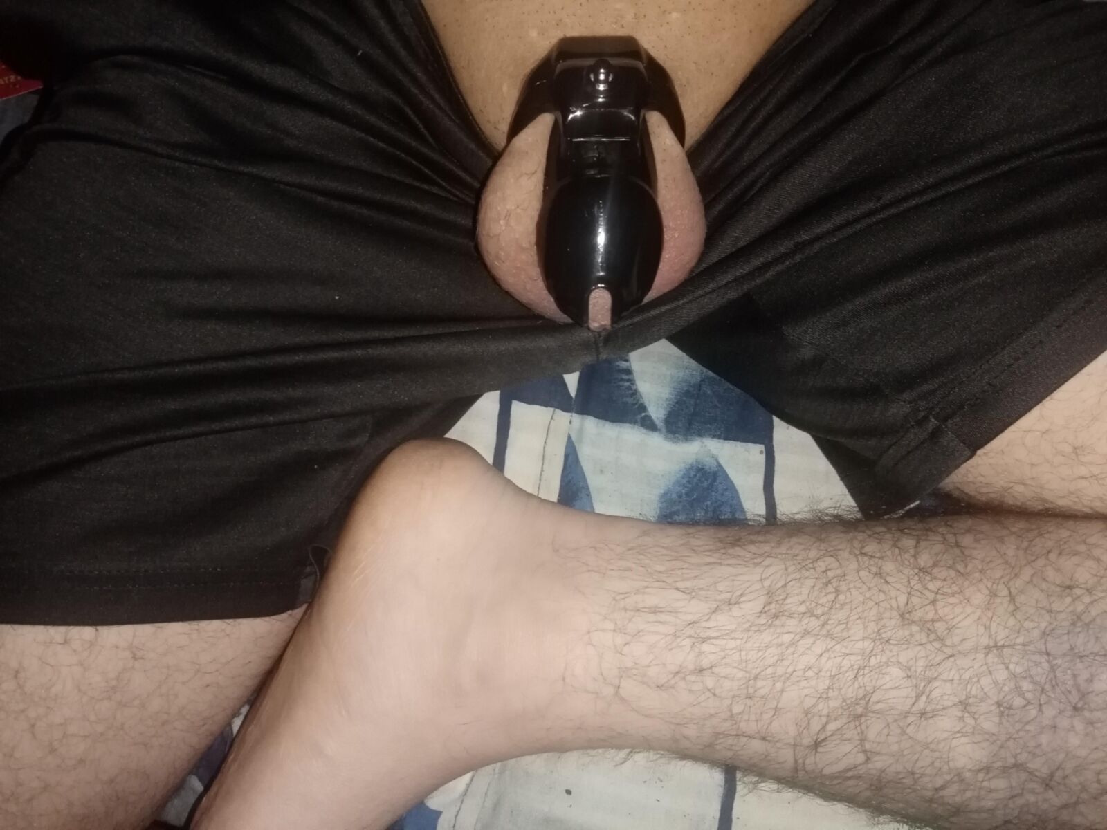 Greg en chasteté et short lisses!