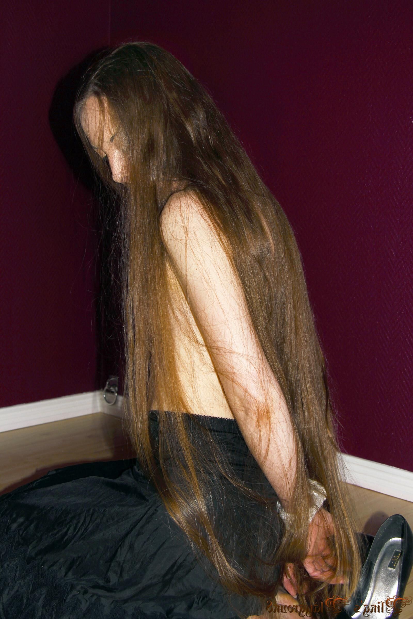 aux seins nus