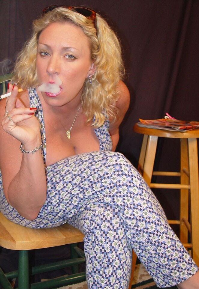 Smoking Girls