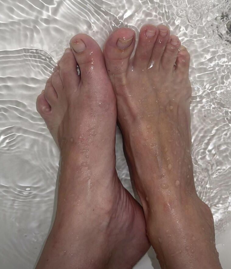 Kristin’s wet, natural, no polish, ball draining toes 