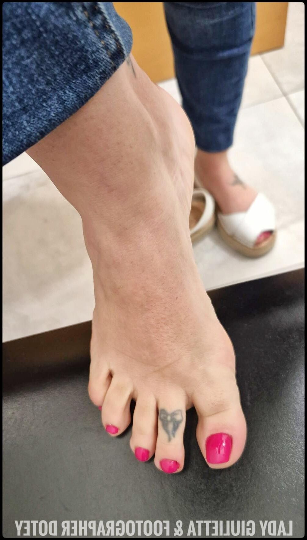Lady Giulietta's feet in the morning, good morning!