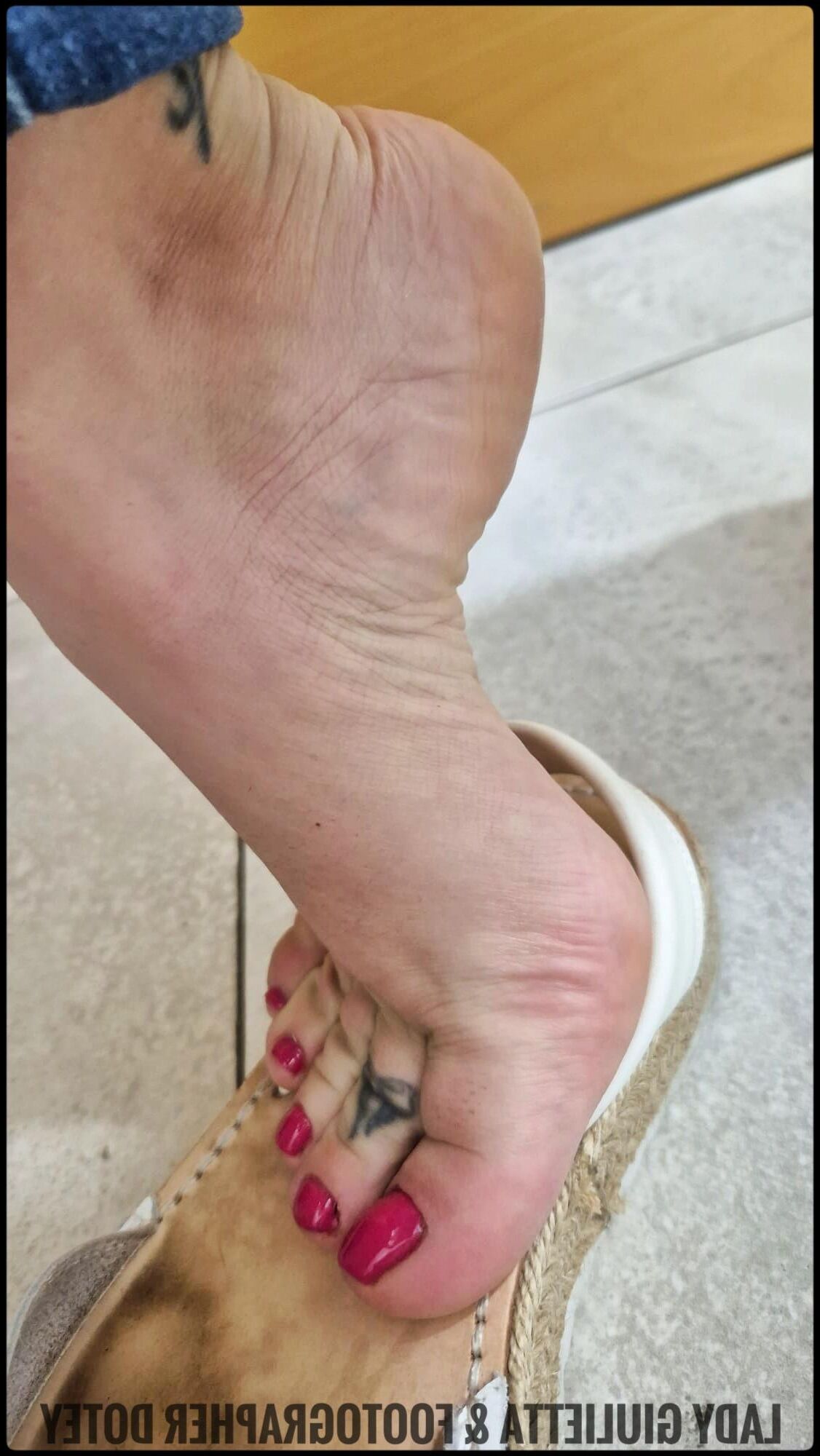 Lady Giulietta's feet in the morning, good morning!