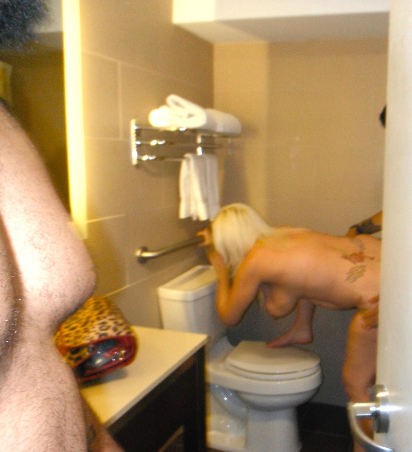 Hotwife Swinger recebe o Hotelroom BBC