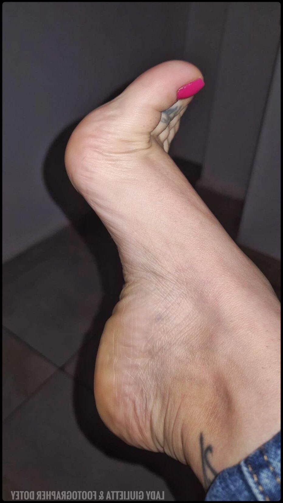 Lady Giulietta's feet in the morning, good morning!