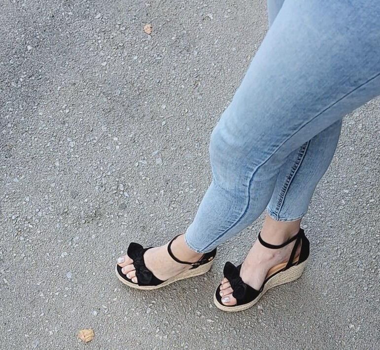 Candid feet 