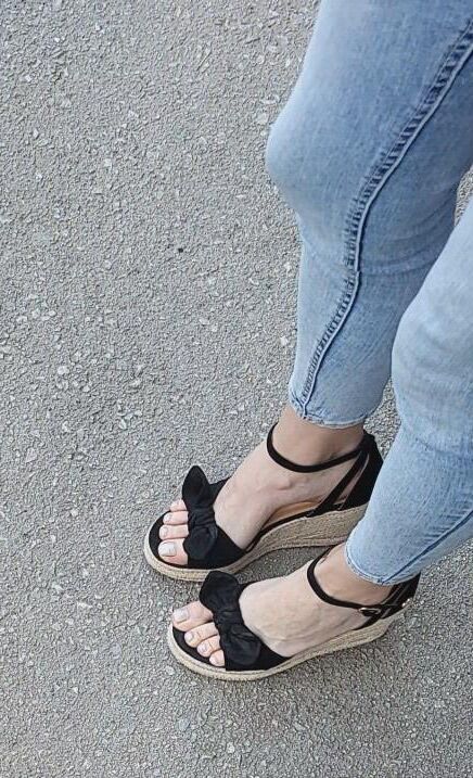 Candid feet 