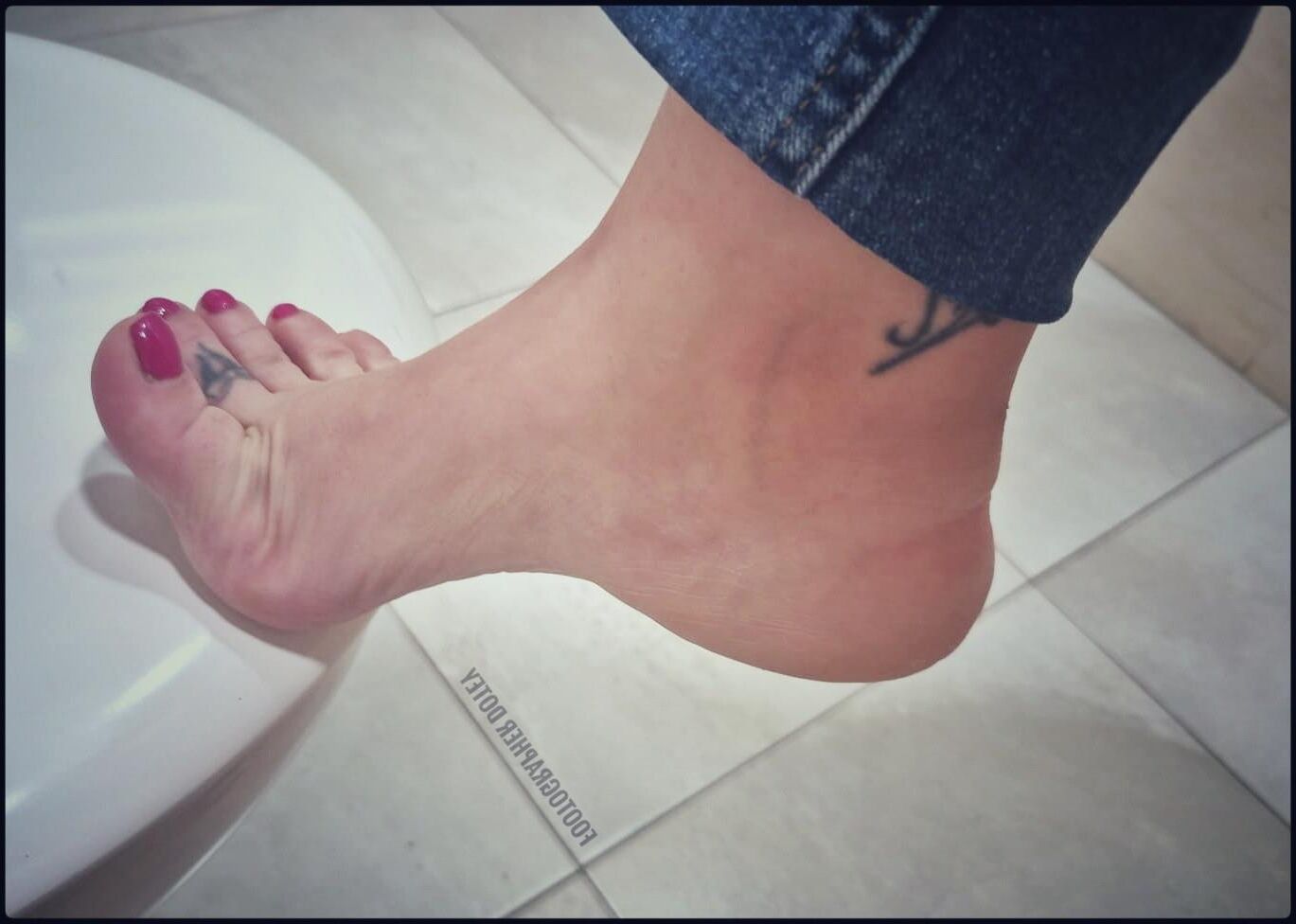 Lady Giulietta's feet in the morning, good morning!
