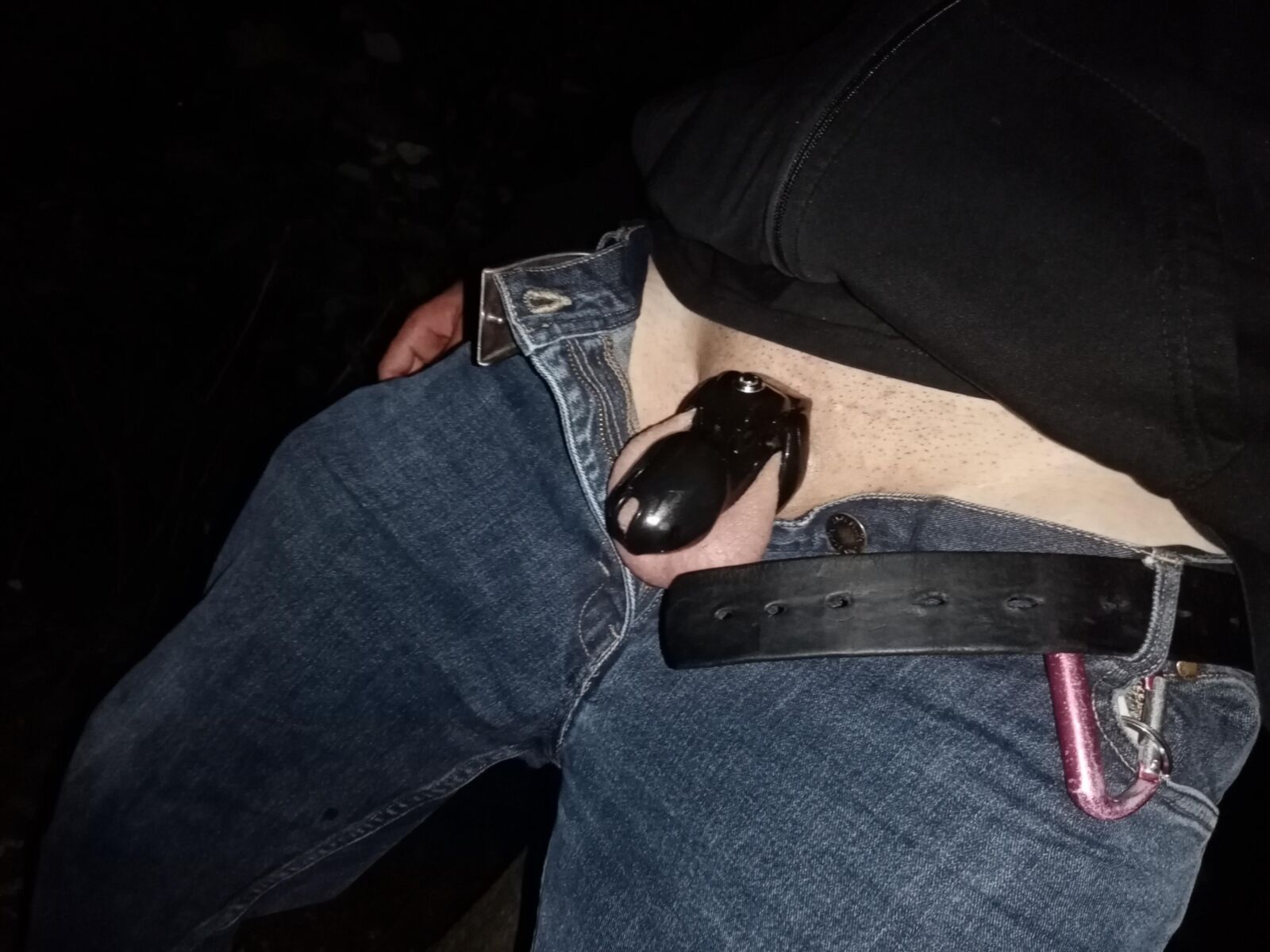 Sexta -feira à noite jeans e sessão de castidade!