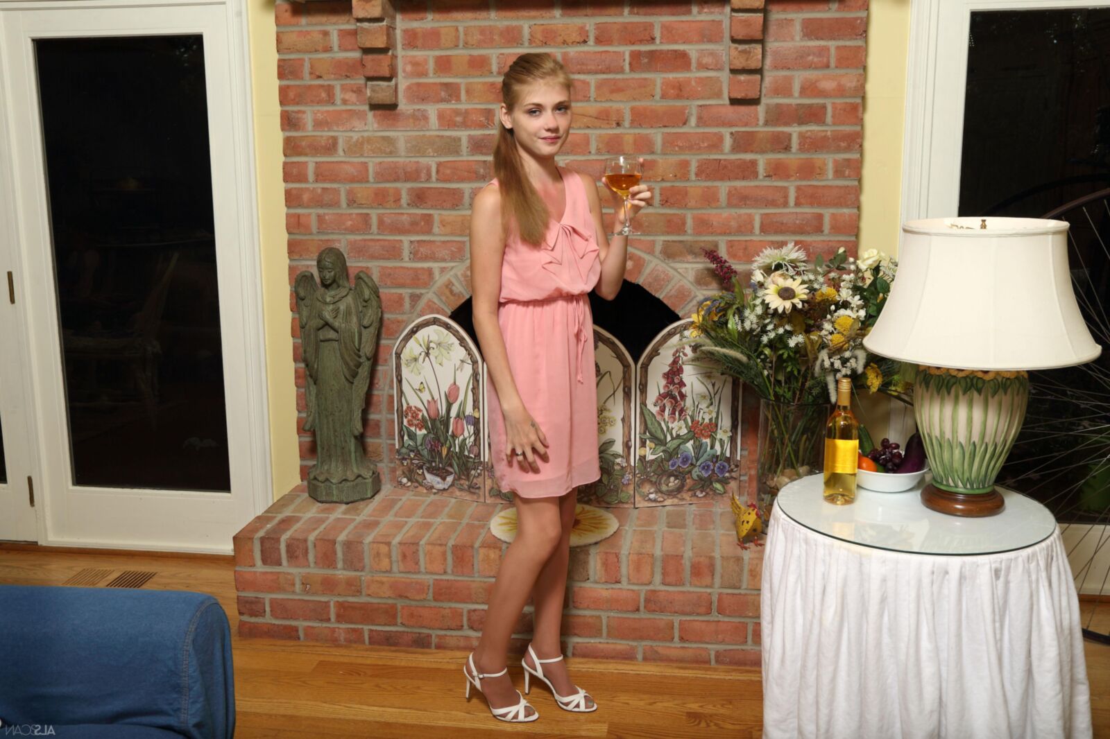 Hannah Hays riss Strumpfhose ab