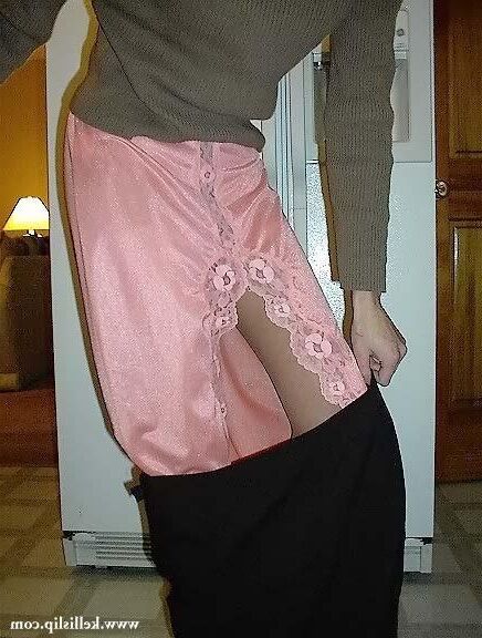 Kelli Th Brown SeaterとPeach Half Slip