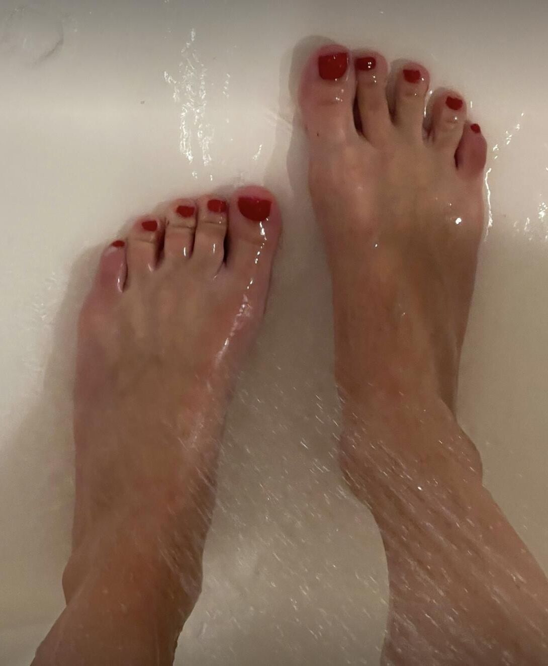 Kristin’s sexy red toes