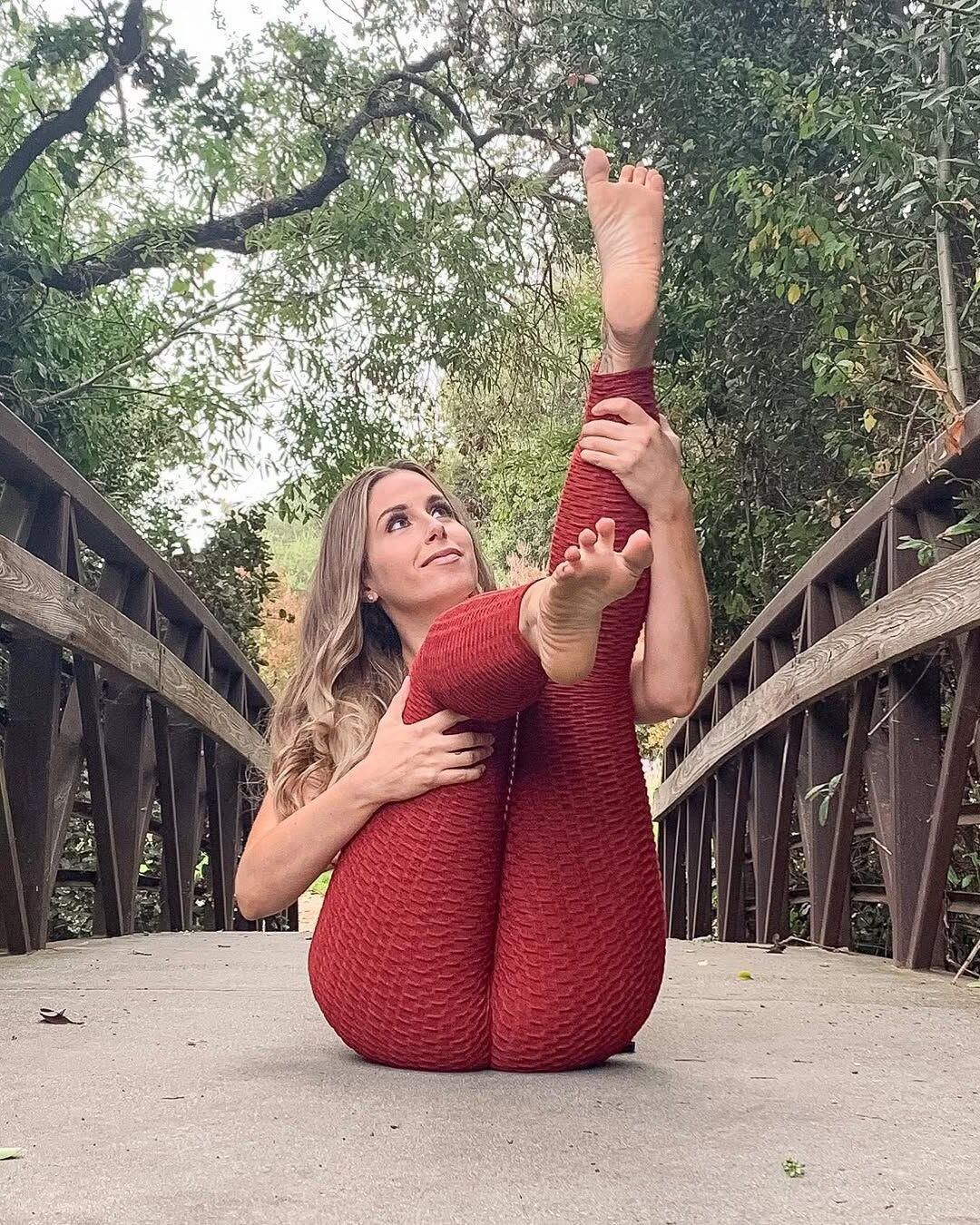 Legs and feet babes 