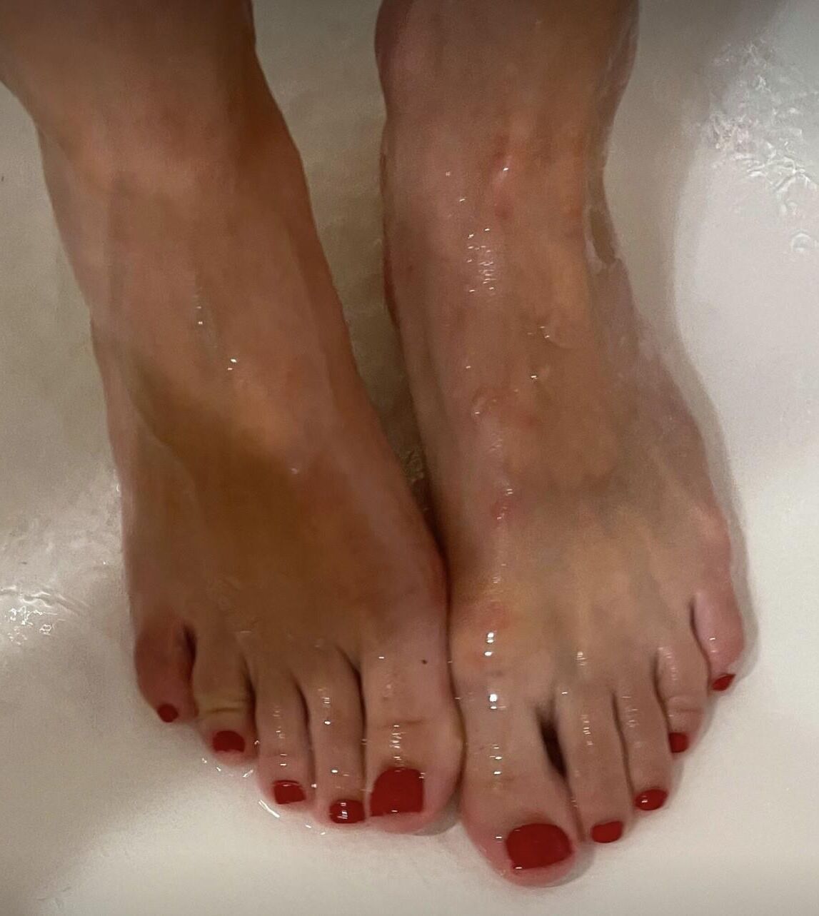 Kristin’s sexy red toes