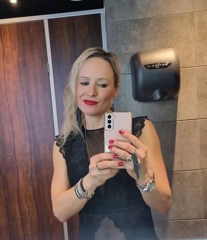 Wank Queen (milf)