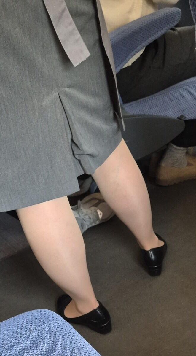 光沢のあるパンストの列車