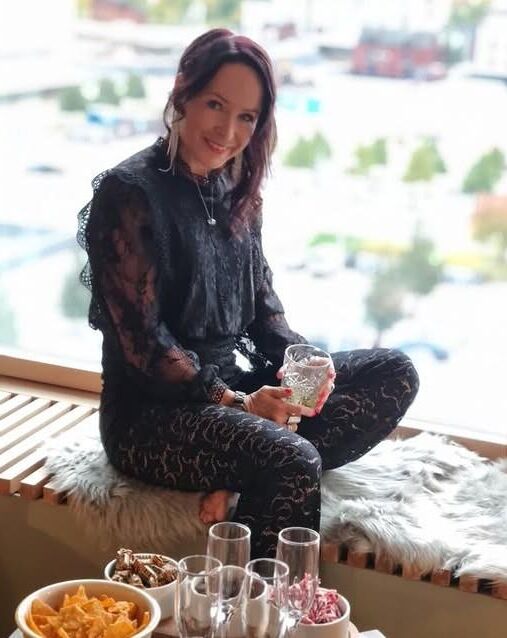 Wank Queen (milf)