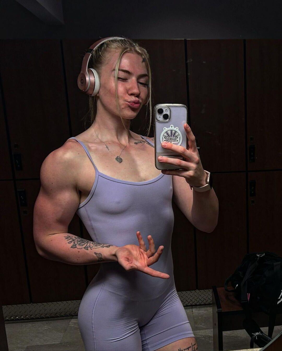 Meninas musculares aleatórias
