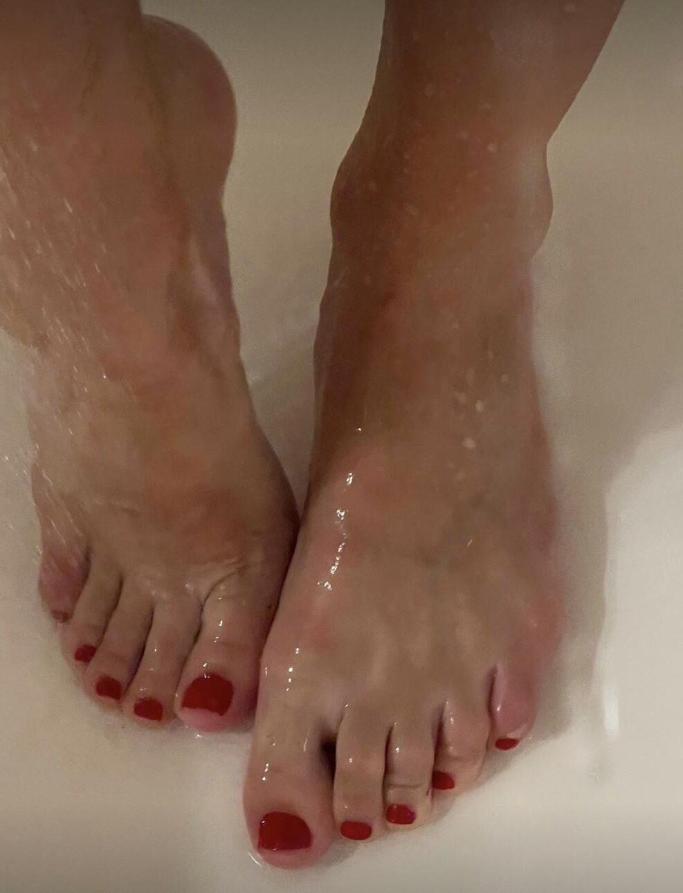 Kristin’s sexy red toes