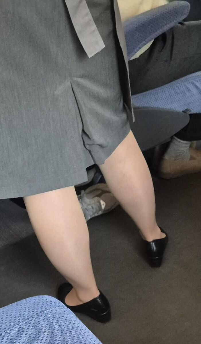 光沢のあるパンストの列車