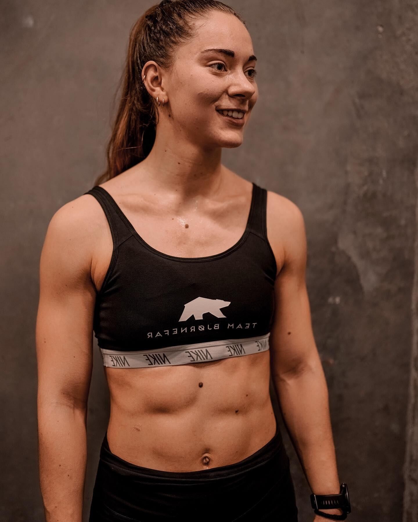 Meninas musculares aleatórias