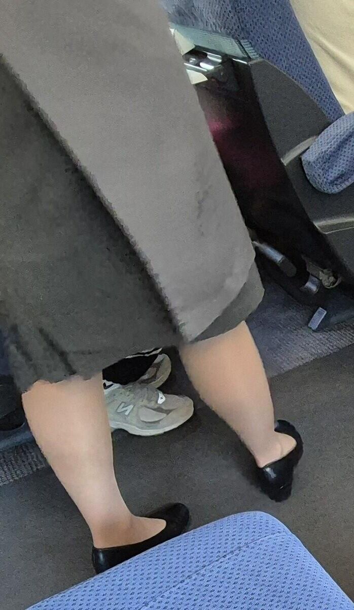 光沢のあるパンストの列車