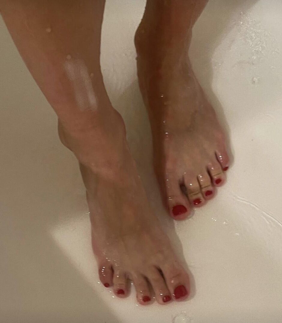 Kristin’s sexy red toes