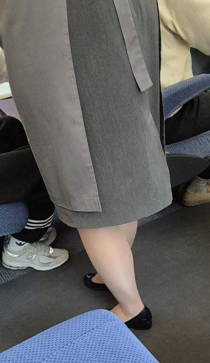 光沢のあるパンストの列車