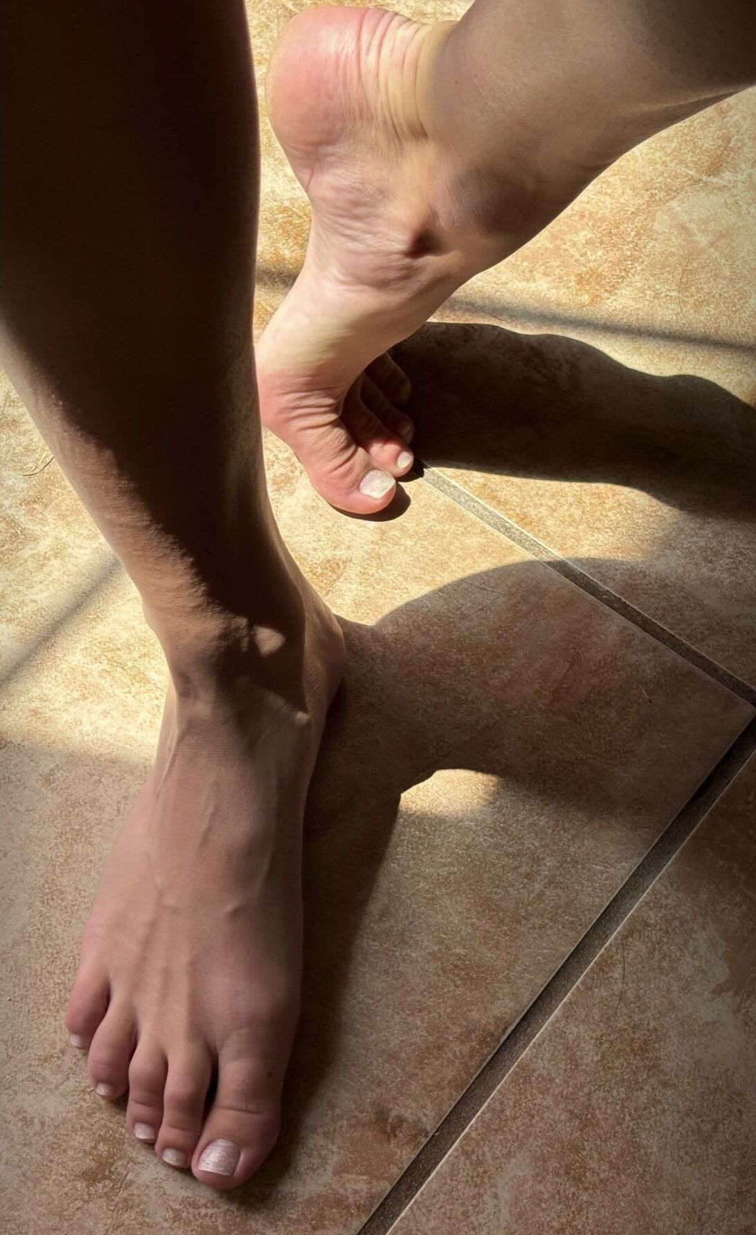 Kristins sexy natural, no polish toes up close 