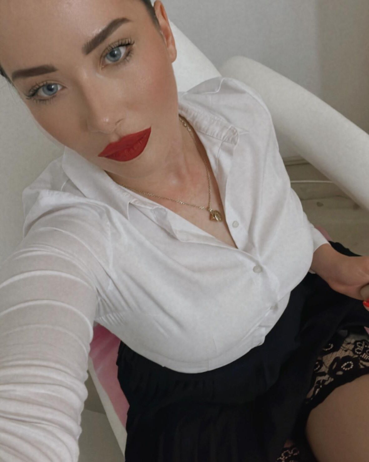 Kate Wearing Hold Ups