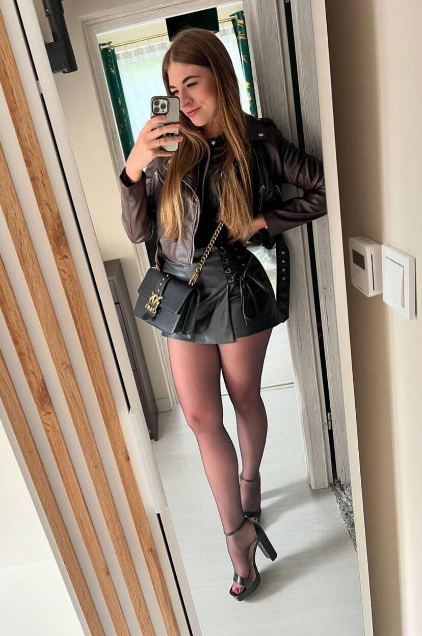 Pantyhosed ladies 