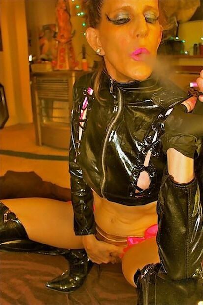Sexy Smoke Slut
