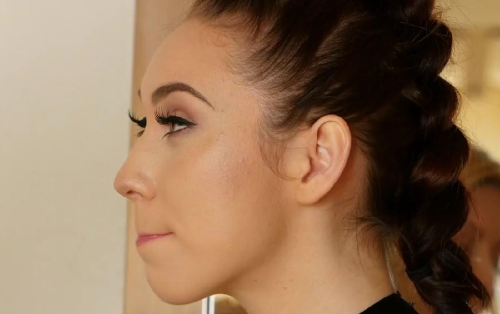 Faces in profile 