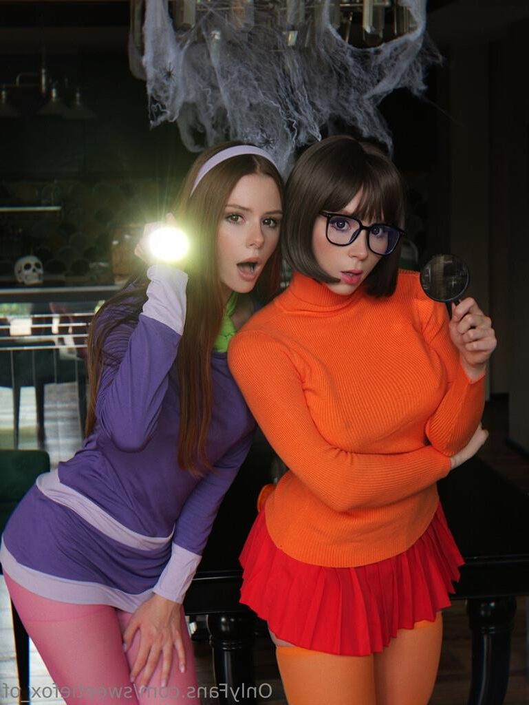 Velma Dinkly is a hot slut Cosplay