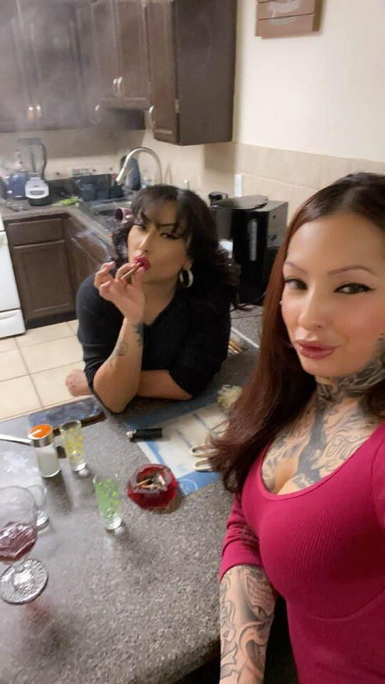Smoking Girls.