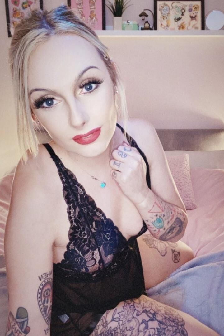 Beautiful Girls I would Submit to and Serve