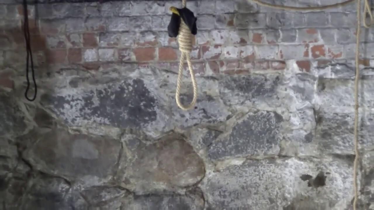 Slutjulie B hanging around