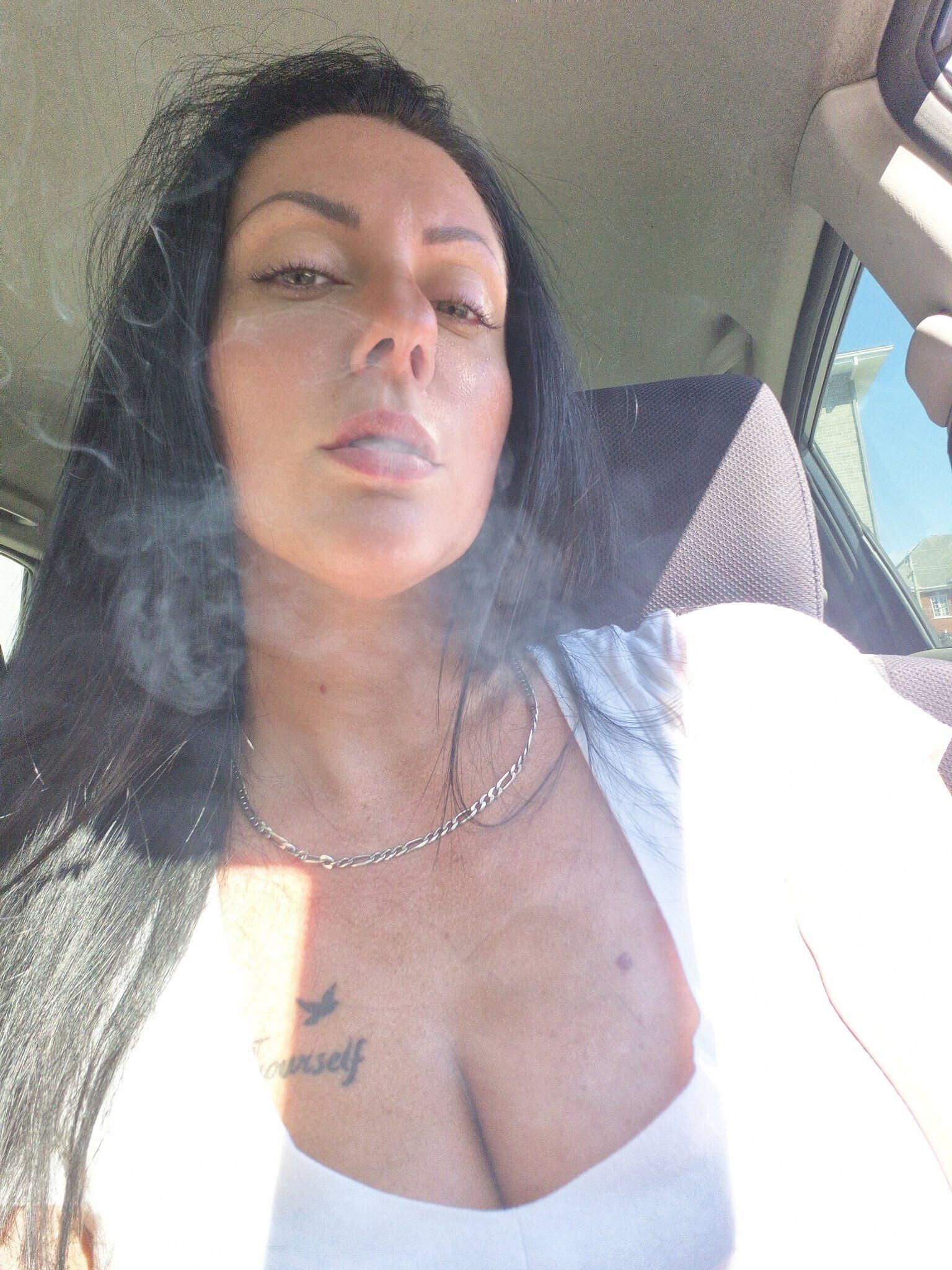Smoking Girls.