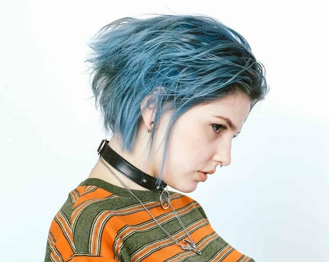 Faces in profile 