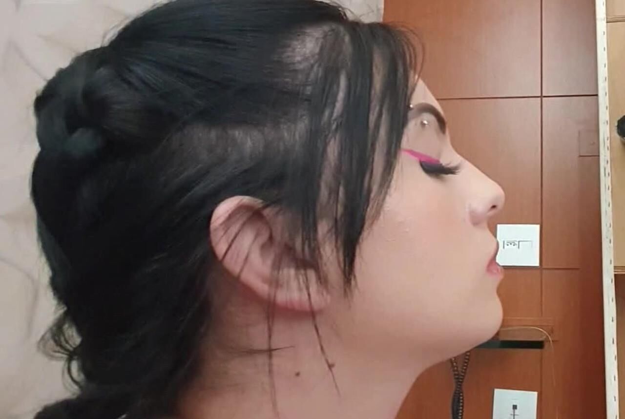 Faces in profile 